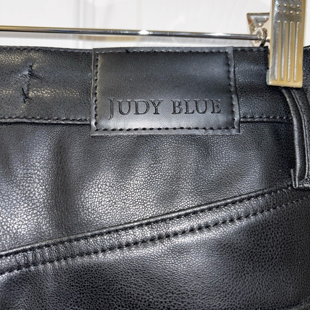 JUDY BLUE BLACK FAUX LEATHER TUMMY CONTROL HIGH RISE STRAIGHT SZ 26​​​​ - Picture 5 of 8